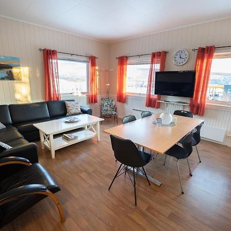 Mix Tana Spiseri Og Overnatting Motel Exterior photo